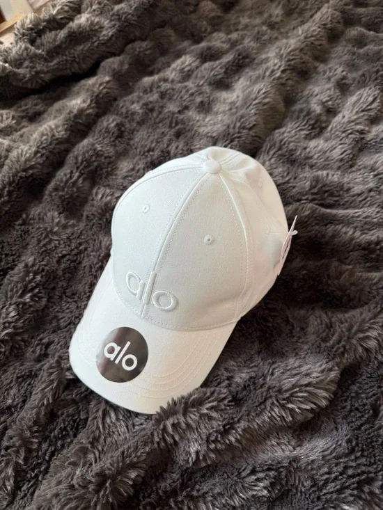 ALO Yoga Kids White Embroidered Logo Baseball Cap - Picture 3 of 4